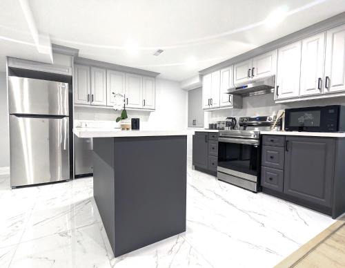Clarington Apartment | Urban Haven: 2BR/2BA+Office, Kitchen, Dining