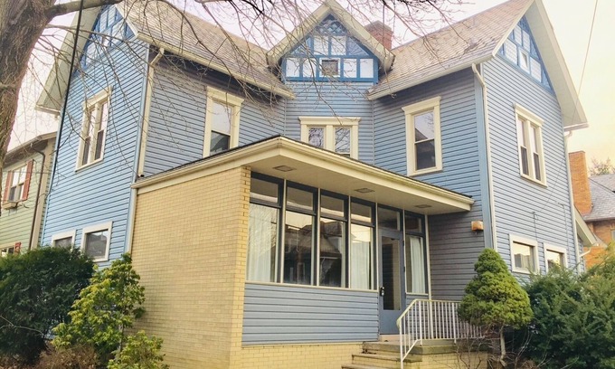 Butler Apartment | Urban Nest. Luxe Loft Downtown Butler. Walk to dining and Shopping.