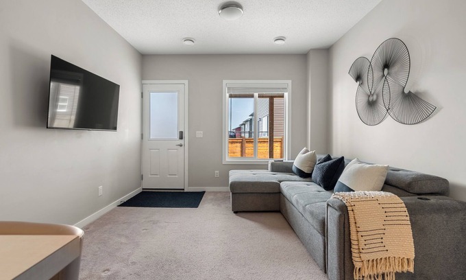 Sage Hill House | Urban Oasis 2 BR With parking space