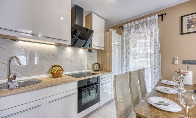 Zagreb Apartment | Urban Oasis With Terrace And Parking