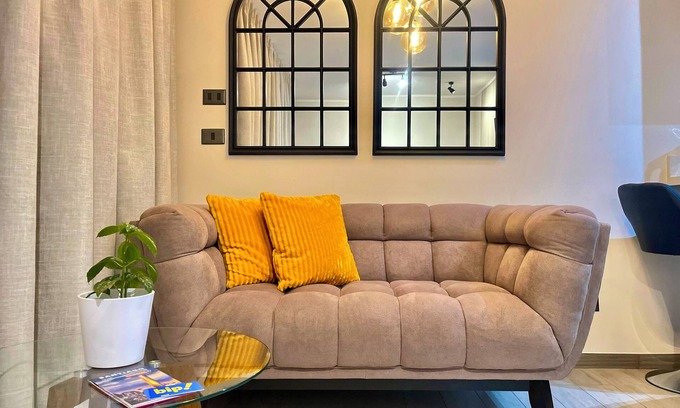 San Joaquin Apartment | UrbanDreams: Free Parking + Subway + Wi-Fi