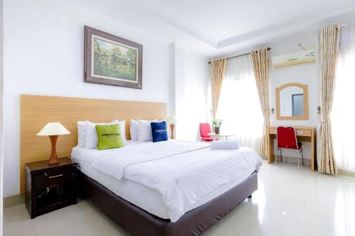 Bekasi Hotel | Urbanview SRB near Mall Ciputra Cibubur by RedDoorz