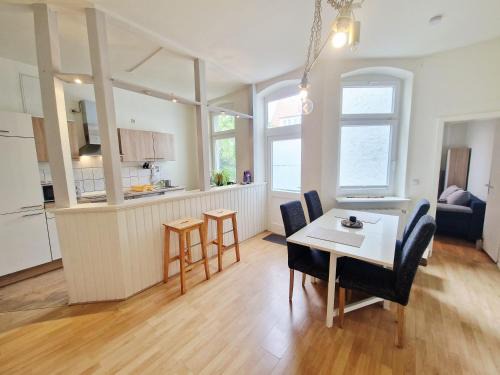 Old Town Apartment | Urlaub im Herzen Wismars EG hinten mit Garten