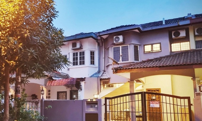 Subang Jaya House | USJ Paradise Home Staycation Away from Home - 5mins walk to LRT Station