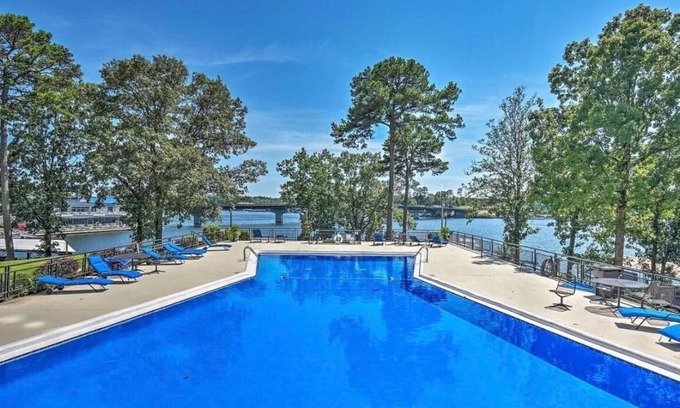 Mid America Condo | Utopia on Lake Hamilton