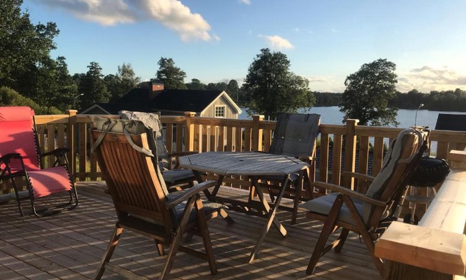 Urshult House | Välutrustad stuga med vacker sjöutsikt
