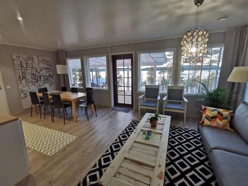 Inari House | Väre Holiday Home - lakeside relaxation point