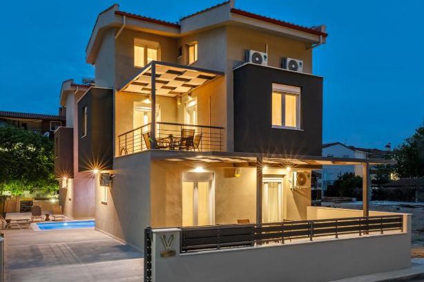 Siviri Apartment | V Luxury Apartments with Pool