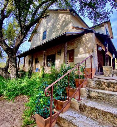 Marble Falls Villa | V700 Ranch Stays (Guesthouse)-A Tucked Away Gem