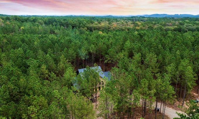 Broken Bow Cabin | Vacana WD, Ping Pong Table, Games, Swing Set, Pets