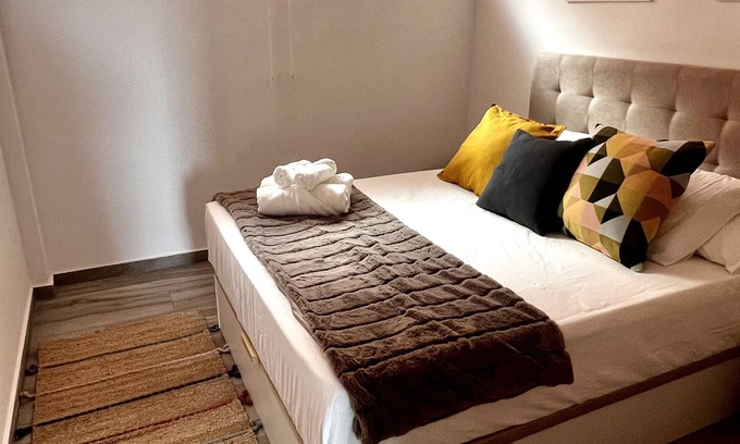 Armenime Apartment | Vacation Apartment 'Bluebell L6' with Wi-Fi and Air Conditioning