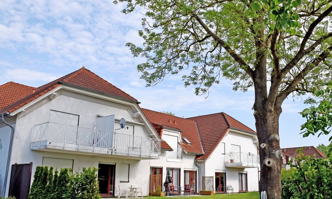 Gustow Apartment | Vacation apartment Johanna terrace and garden view - Holiday apartment Johanna with