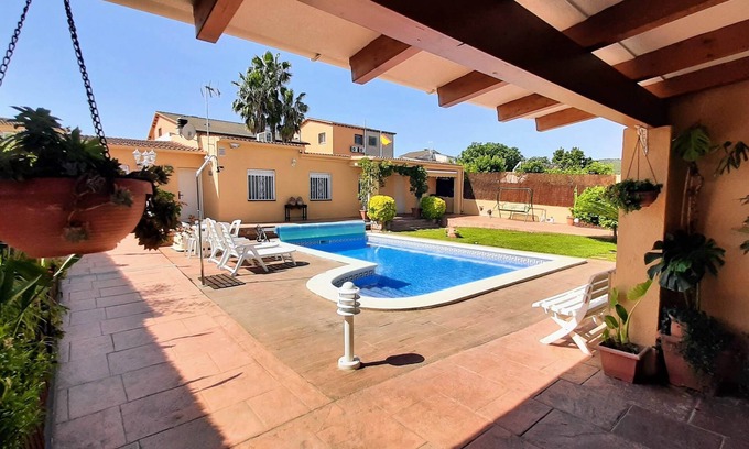 Santa Oliva House | VACATION CHALET with private pool and barbecue.
