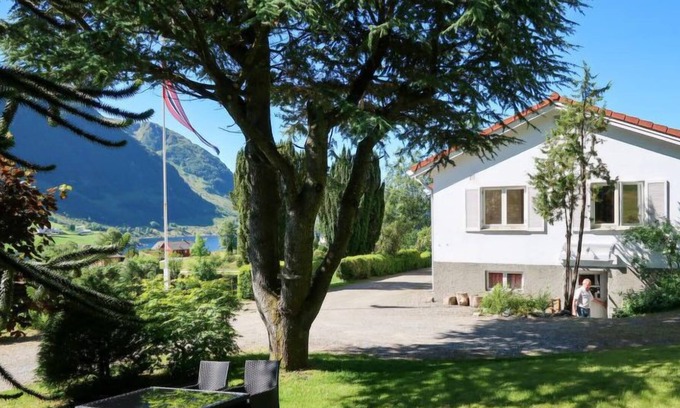 Askvoll House | Vacation home Breidablikk (FJS561) in Stongfjorden - 5 persons, 3 bedrooms