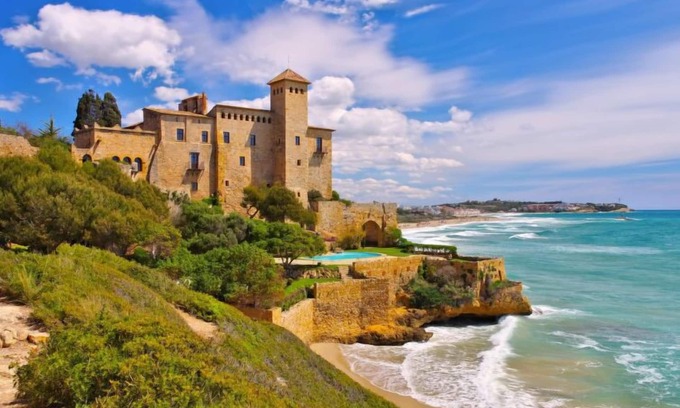 El Castell de Montornes House | Vacation home Cibada by Interhome