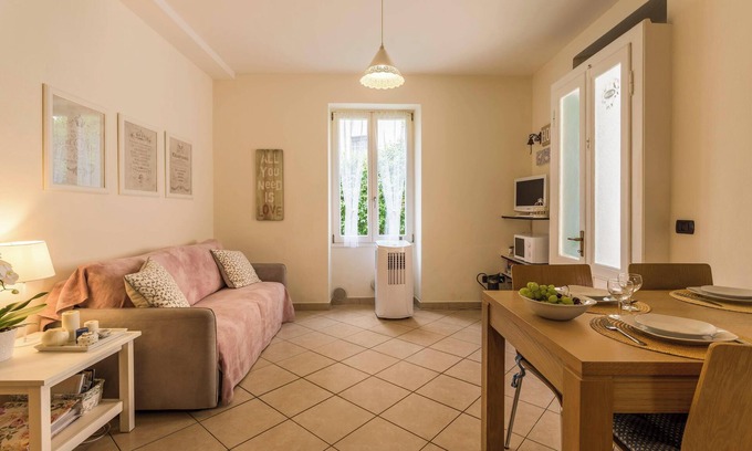 Brunate House | Vacation Home "Il Nido" with Mountain View, Wi-Fi, A/C & Garden