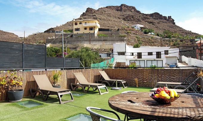 Aguimes Villa | Vacation Home "Roque Aguayro" with Sea View, Pool & Wi-Fi