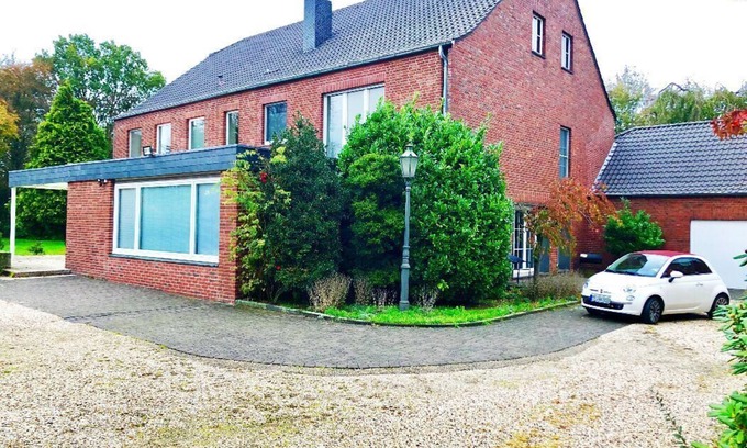 Toenisvorst Villa | Vacation home Villa EMG Düsseldorf Venlo Kempen 22P