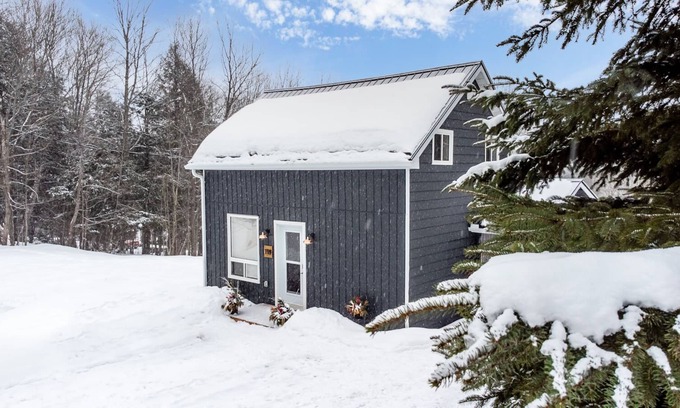 Haliburton House | Vacation Home / Work Remote Retreat