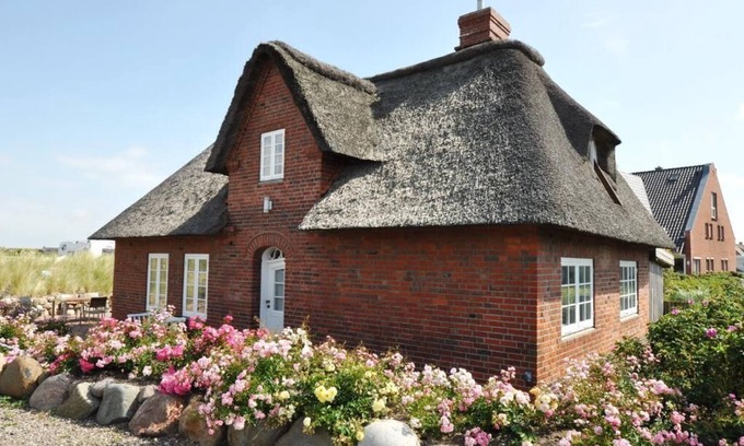 St. Peter-Ording House | Vacation in the vacation home "Diekkieker" - located directly on the Ordinger dike with sauna