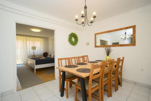 Sumeg Apartment | Vadrózsa apartman