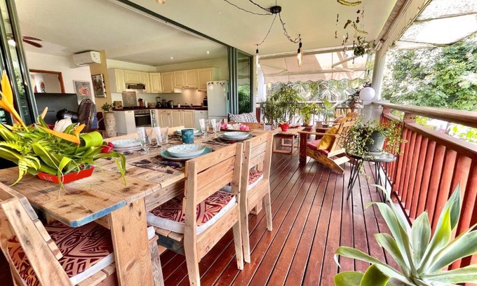 Punaauia House | Vaiava Beach Carlton- Tahiti - beachfront luxury residence & pool - 4 pers