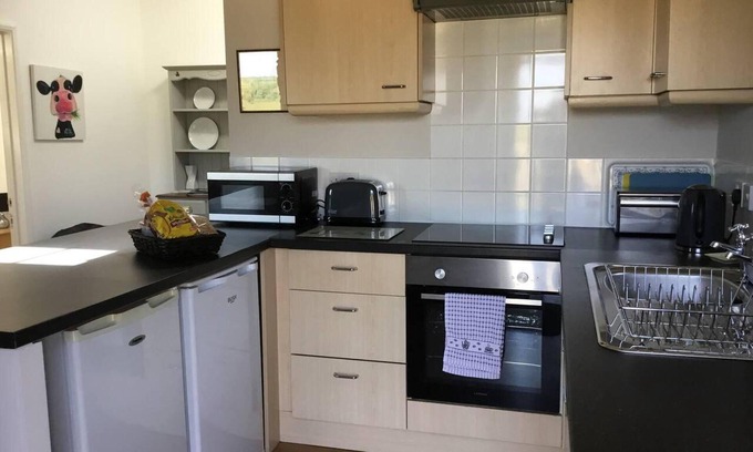 Llancarfan Cottage | Vale of Glamorgan - Cottage - Sleeps 4 - Parking
