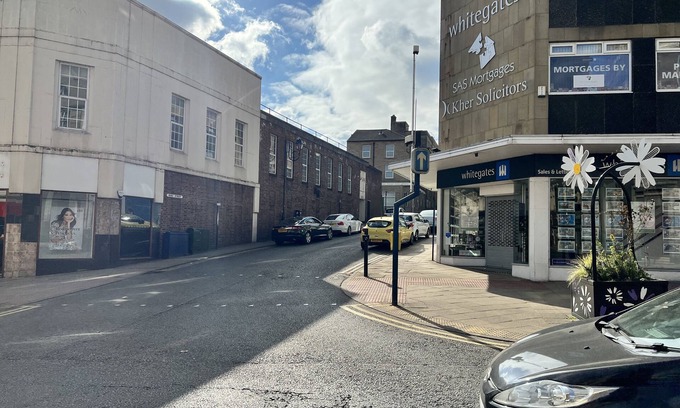 Dewsbury Apartment | Valee living red one bedroom