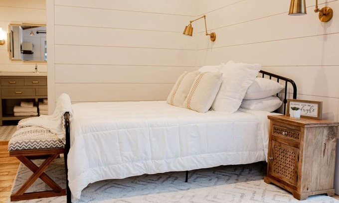 Lake Forest Estates House | Vallee Suite at Baetje Farms