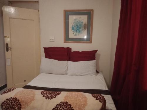 Bezuidenhout Valley Cabin | Valley Center Guest lodge