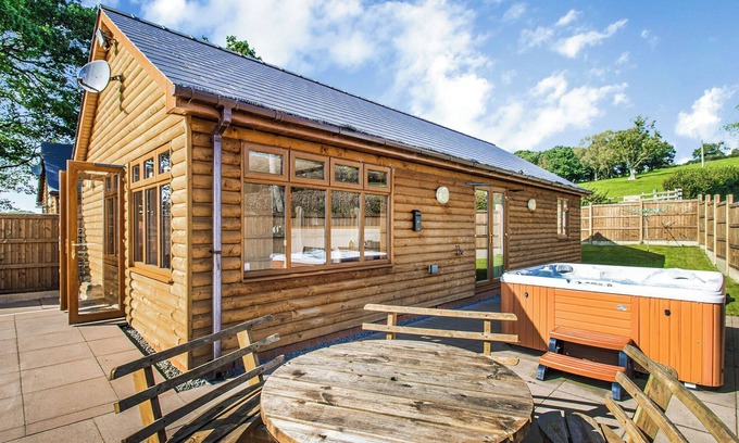 Llandrindod Wells Ski Chalet | Valley View Lodge Pet