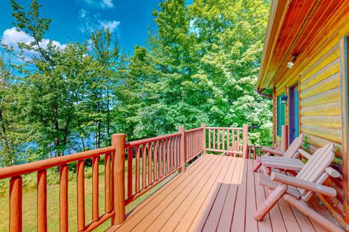 Presque Isle House | Van Vliet Lakehouse