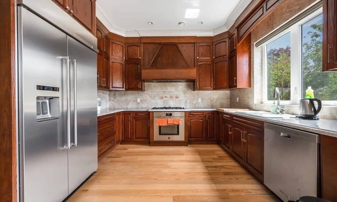 West Point Grey House | Vancouver Haven: Luxurious 5-Bedroom Retreat