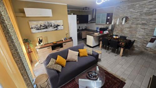 Downtown Apartment | VARESE PRIME - Large independent Apartment, Air conditioning, 2 Bathrooms, 2 free covered Parking spaces, NO restricted traffic zone, Train Station 100m, Theatre 150m, Historic City Centre