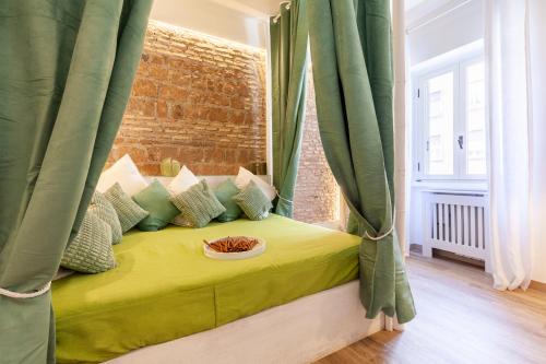 Rione XIV Borgo Apartment | Vatican Borgo Pio Splendid Apartment