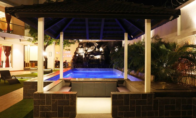 Khodala Villa | Vegas Villa by Shiloh Stays