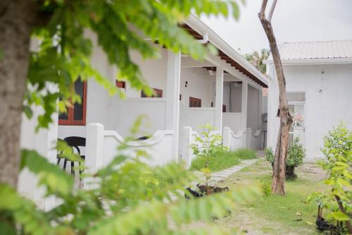 Velidhoo House | Velidhoo Inn