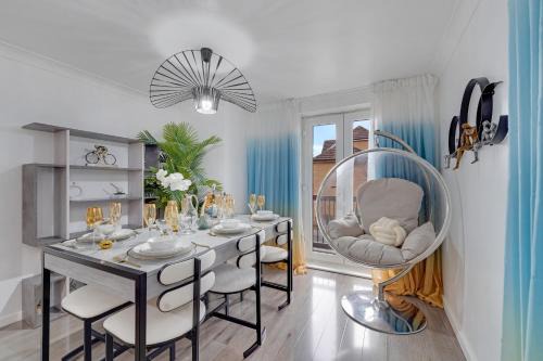 Goresbrook Apartment | Velvet Escape, A Stylish 2-Bedroom London Getaway - Sleeps 6
