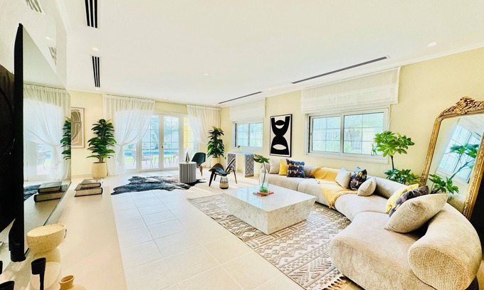 Jumeira 3 Apartment | Venduras- Luxe 3BR Villa Jumeirah Park