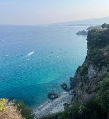 Copanello Apartment | Verde Acqua boutique flat vista mare