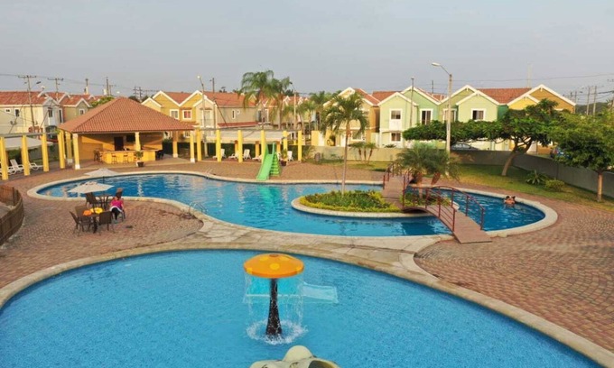 Samborondon Apartment | Very nice apartment close to airport. Safe with gated community
