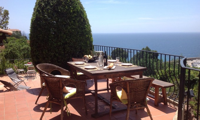 Theoule-sur-Mer Apartment | Very nice ground garden furniture