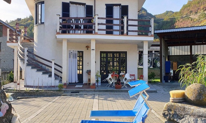 Vesime House | Vesime Villa with Garden