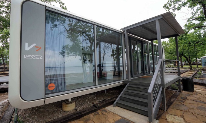 Bridgeport Apartment | Vessel 3 - Sleek Waterfront Vessel | Backyard AC/Heat Nature Escape