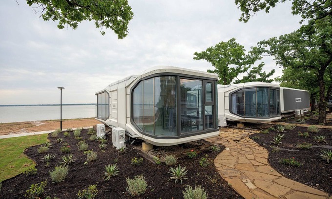 Bridgeport House | Vessel 8 - Lakefront Vessel Living | Modern Touches Grill Nature Views