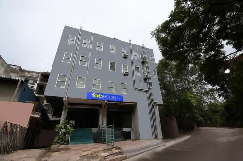 Munirka Hotel | Via Blu Lagoon Inn- Max Super Speciality Hospital and Select Citywalk Mall