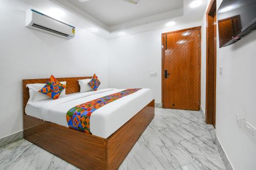 Sainik Farm Hotel | Via The Cozy Cloud