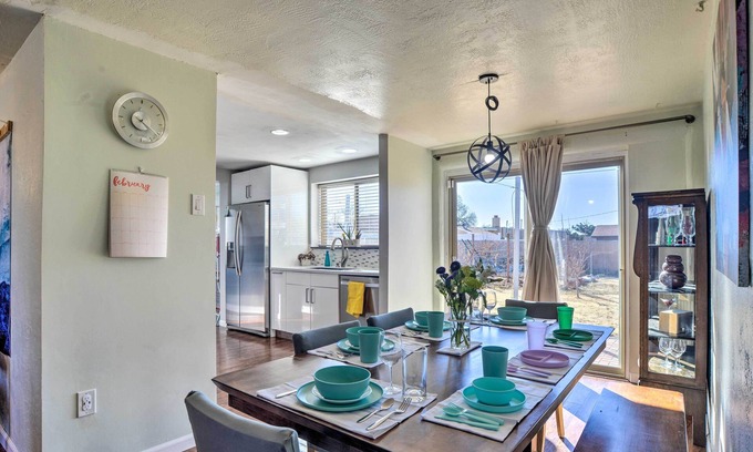 Montgomery Park Cottage | Vibrant ABQ Adobe Den: Mtn Views, Walk to Park!