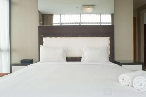 Surabaya Apartment | Vibrant Luxurious 2BR Apartment at Aryaduta Residence Connected to Cito Mall By Travelio