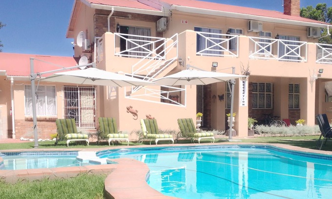 Victoria West House | Victoria Oaks Guest House